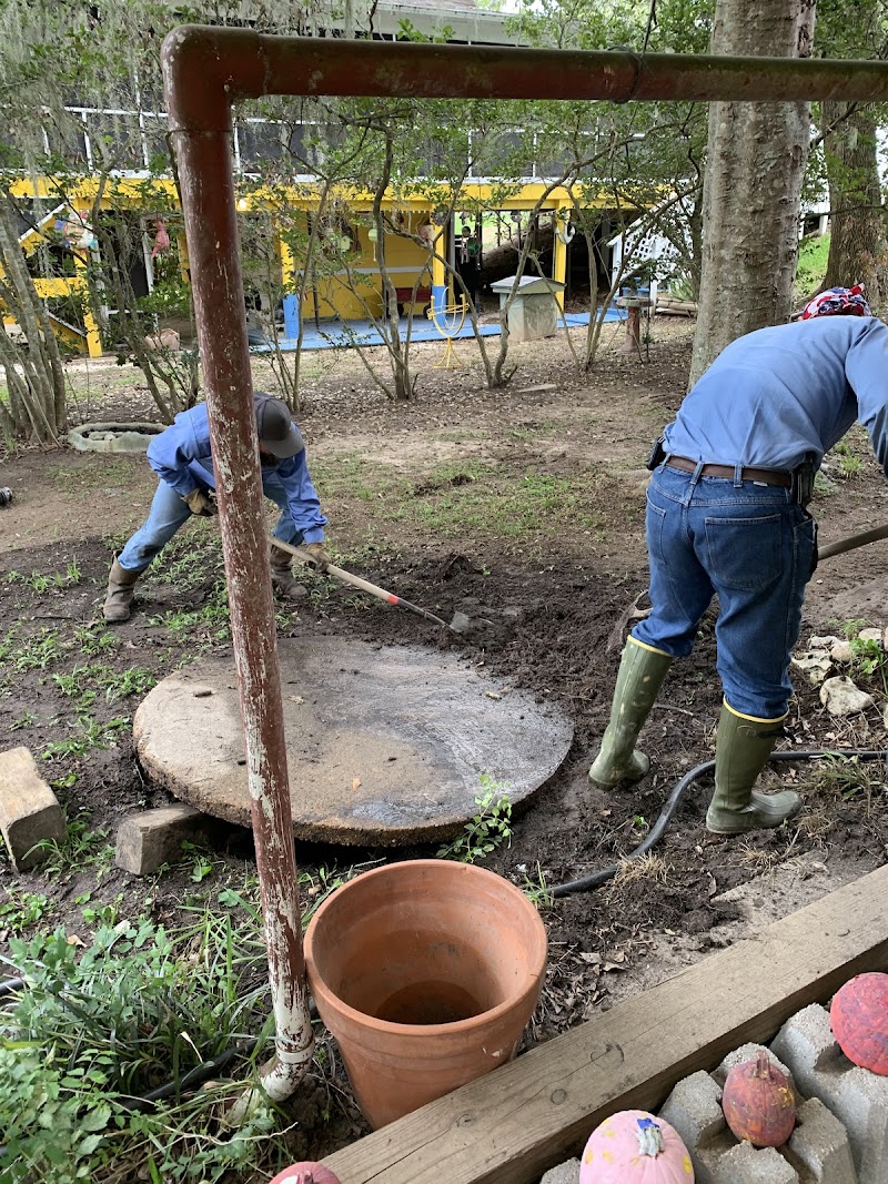 Septic tank pumping service in progress